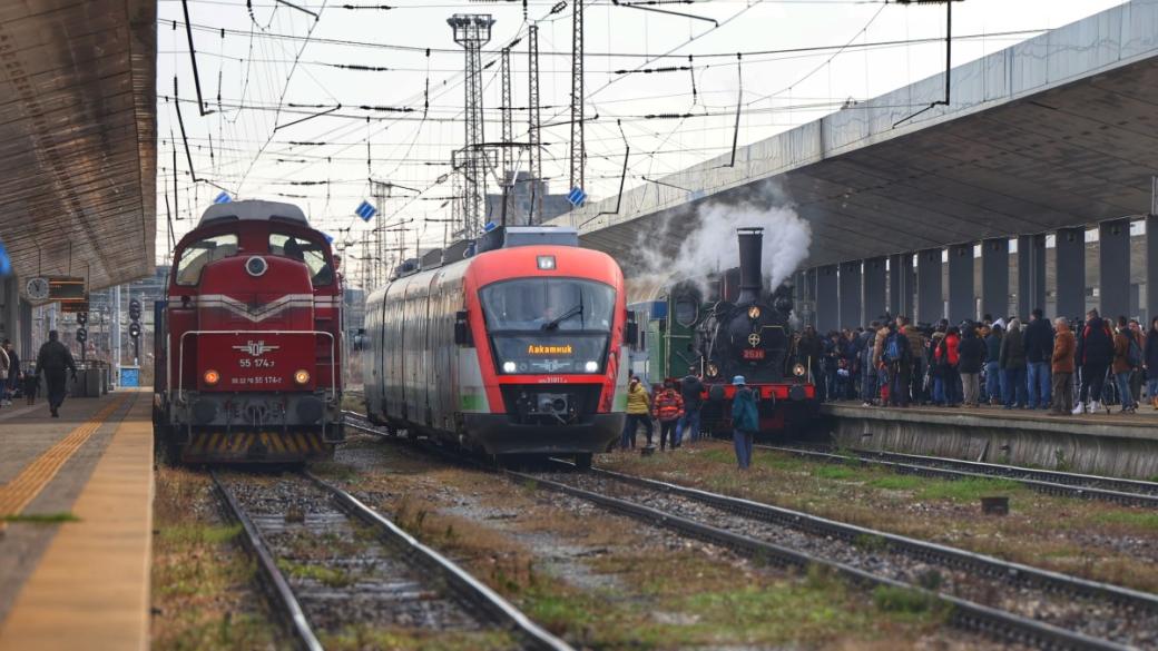 Търговете за новите влакове и локомотиви стартират отново до края на юли