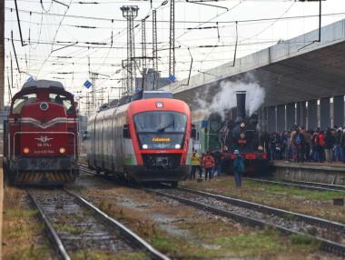 Търговете за новите влакове и локомотиви стартират отново до края на юли