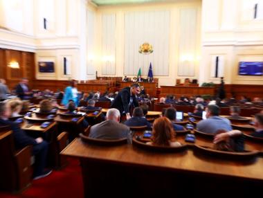 Вечерни новини: Одобриха бюджета за пенсии и здраве; Цената на газа тръгва нагоре