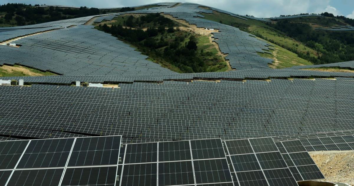 Нова соларна централа с мощност 100 MW ще бъде изградена