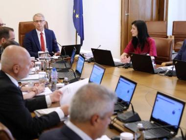 Денков направи първата смяна на областни управители