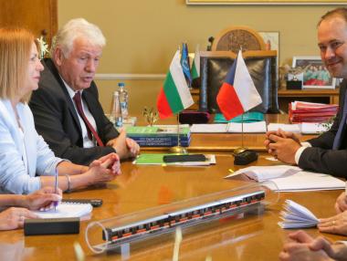 Столична община купува 8 метровлака Skoda