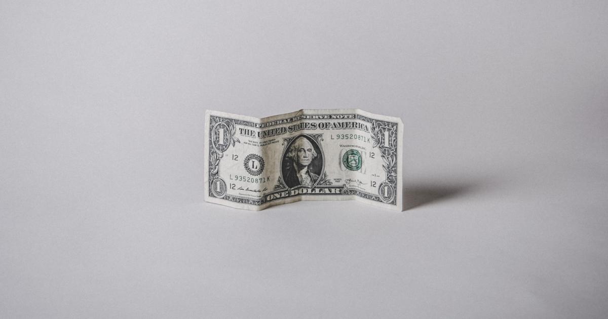 Охлаждането на инфлацията в САЩ ускорява спада на долара и