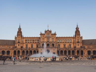 Борба със свръхтуризма: Все повече испански градове въвеждат входни такси