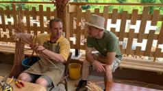 Повечето хора заминават в чужбина в търсене на възможности за