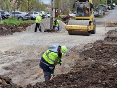 Кабинетът спря всички мегапоръчки за пътни ремонти, освен свързаната с Велико Желев