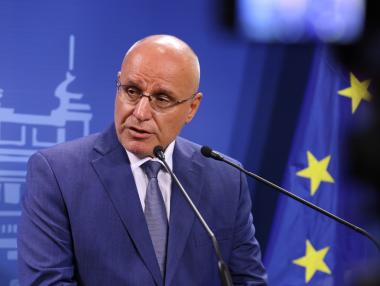 Вечерни новини: Нов стар управител на БНБ; Кабинетът спря мегапоръчки за 4 млрд. лв.