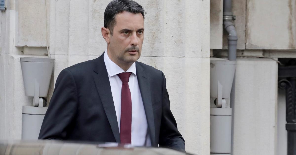 Държавният авиационен оператор, или т.нар. Авиоотряд 28“, който отговаря за