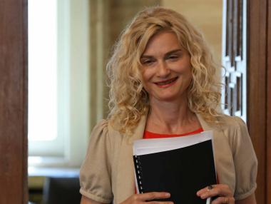 Зарица Динкова ще търси помощ от службите заради опитите за провал на сезона