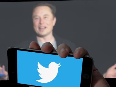 Илон Мъск премахва емблематичната синя птичка от логото на Twitter