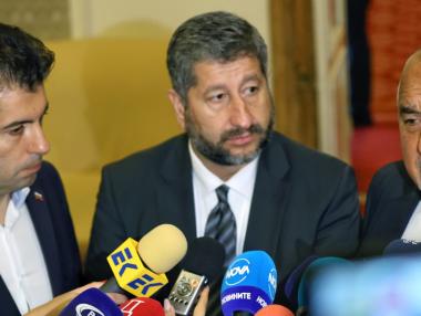 Нов компромис: ПП-ДБ и ГЕРБ се разбраха да спасят бюджета на Асен Василев