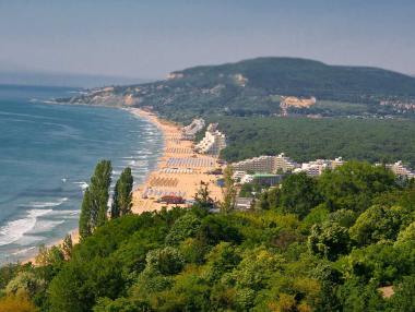 Един месец летен сезон не прави