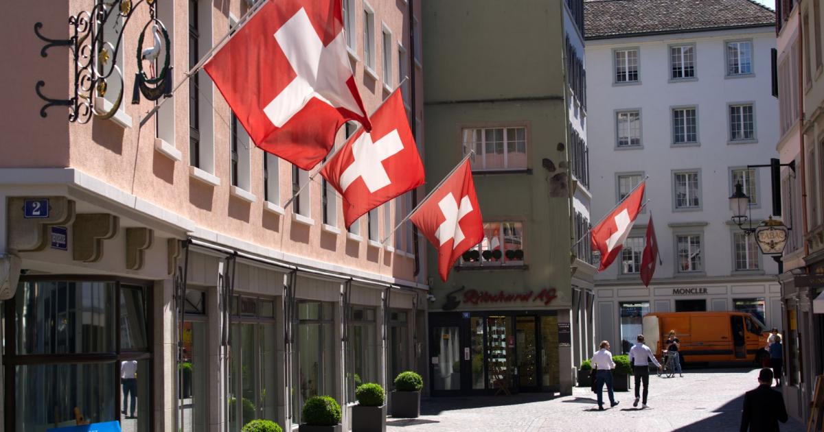 Понижаването на кредитния рейтинг на САЩ от една от трите