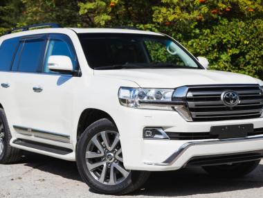 Toyota допълва емблематичния Land Cruiser с хибридна версия