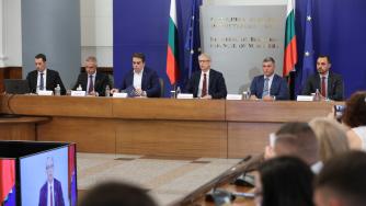 Властта обеща мегапоръчките в пътния и жп сектори да тръгнат до дни