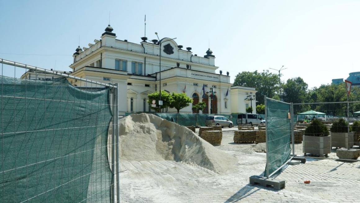 Галерия :: Снимка 1 :: Столична община обещава (този път) качествено подреждане на жълтите павета (галерия)}