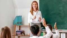 Учителските заплати се увеличават с 15 като минималното учителско възнаграждение