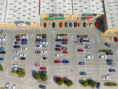 Вечерни новини: Четири нови ритейл парка в София; Държавата притисна Wizz Air