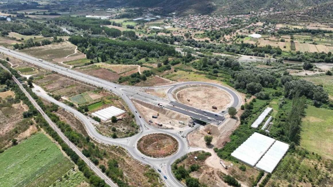 Галерия :: Снимка 1 :: АПИ пусна движението при пътен възел „Кресна“}