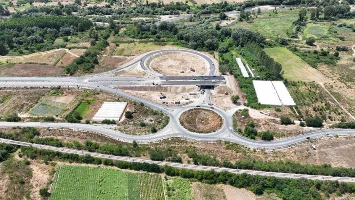 Галерия :: Снимка 2 :: АПИ пусна движението при пътен възел „Кресна“}