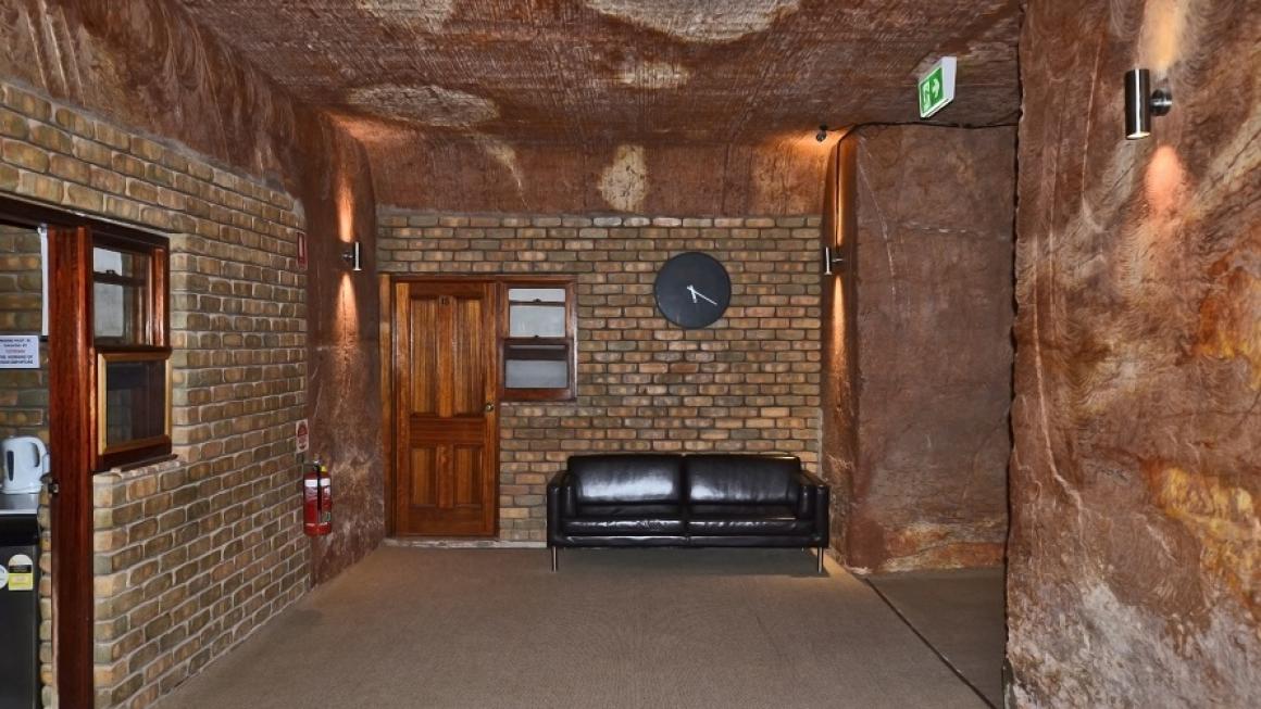 Галерия :: Снимка 0 :: Австралийският град, в който хората живеят под земята (галерия)}