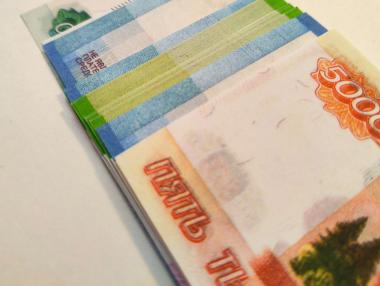 Рублата поскъпна в очакване на извънредно вдигане на лихвите