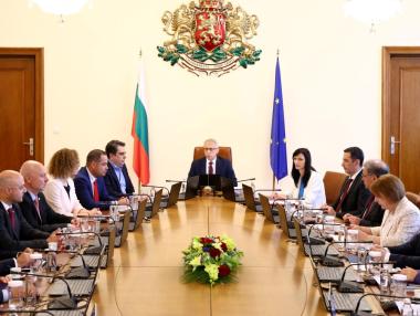 Правителството отпусна над 3.8 млн. лв. за пътища до нови заводи