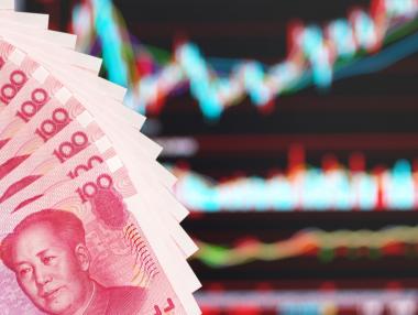 Китайските държавни банки спасяват юана с продажба на долари