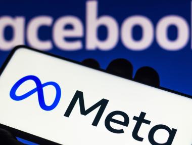 Световни медии се оплакват от срив в трафика заради Facebook