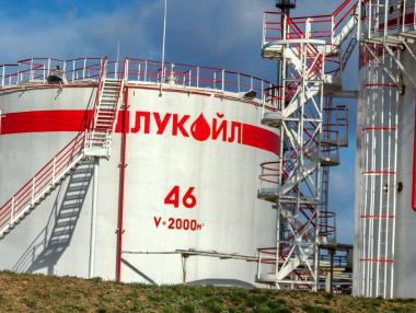 Морската администрация отнема лиценза на „Лукойл“ за управление на „Росенец“