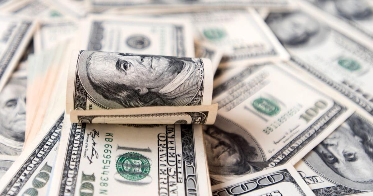 В продължение на 80 години американският долар доминира над всички