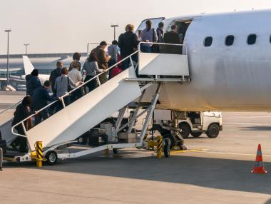 Още една авиокомпания ще мери теглото на пътниците преди полет