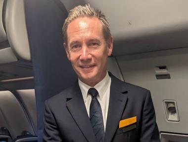 Изпълнителният директор на Lufthansa, който стана стюард
