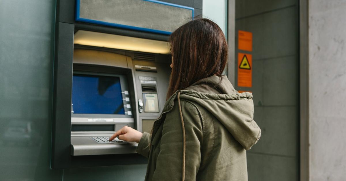 Европейците масово са недоволни от бавното вдигане на лихвите по