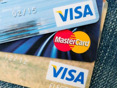 Visa и Mastercard планират вдигане на таксите си