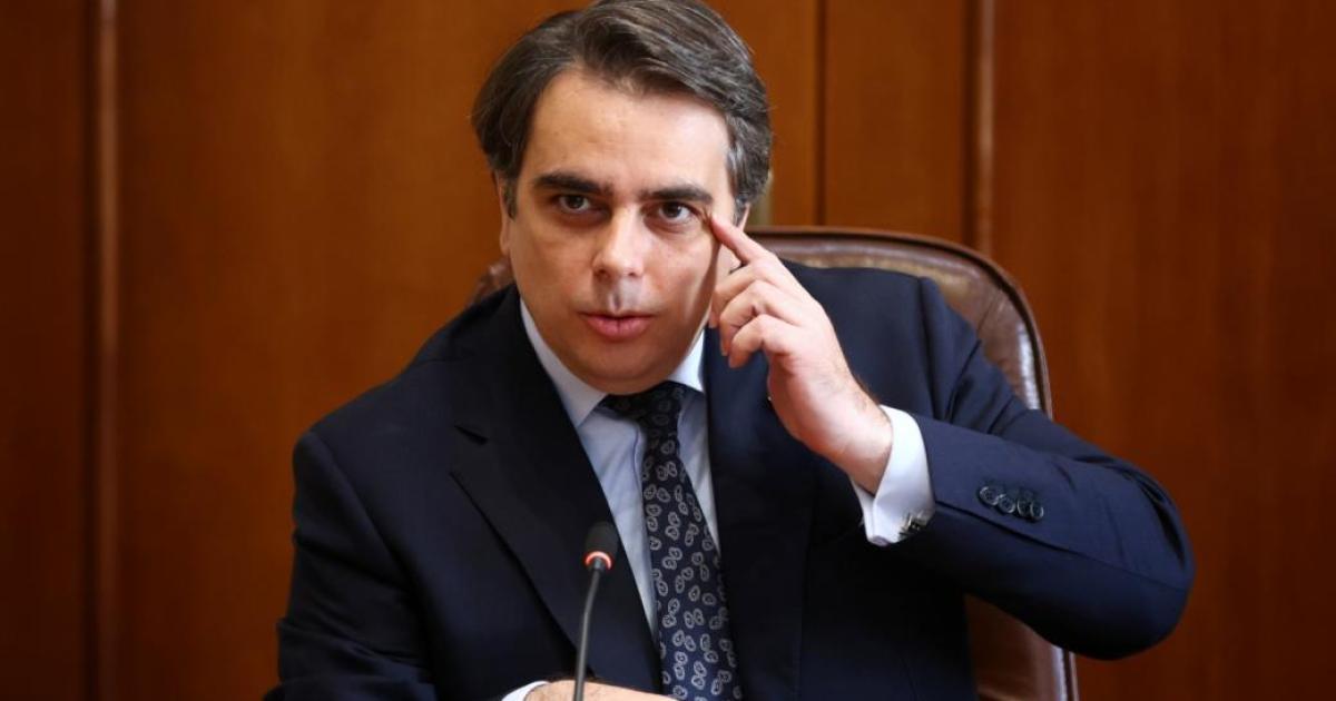 Само за месец се стопи 450 млн. лв. излишък и