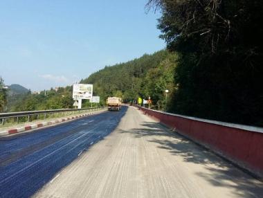 Жалби и спрени поръчки поставят под въпрос пътното поддържане в България