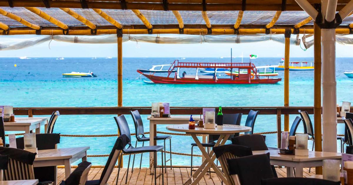 От чакане два часа на опашка пред Айфеловата кула в