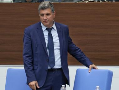 „По неотложност“: Цеков връща съмнителни строителни практики от времето на ГЕРБ