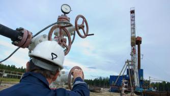 Цената на природния газ в Европа скочи с 10% за ден