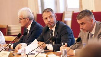 Ключовите промени в енергетиката минаха на първо четене, но предстои ремонт