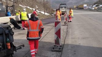 КЗК не вижда мотив за „неотложност“ при търговете за пътна поддръжка