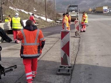 КЗК не вижда мотив за „неотложност“ при търговете за пътна поддръжка