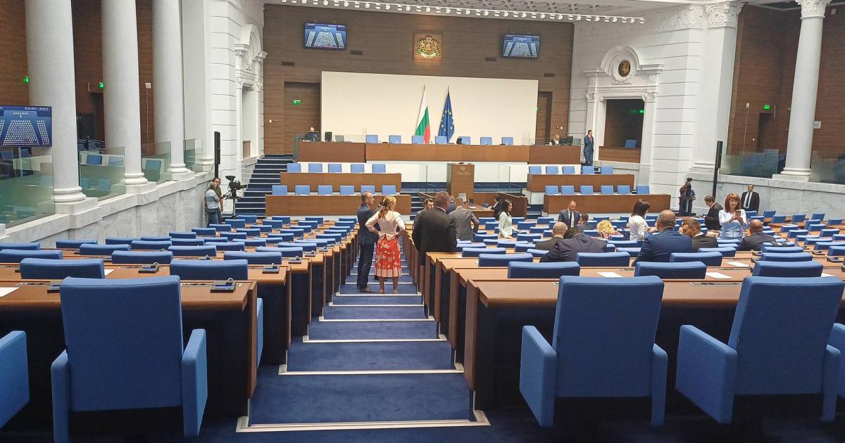 С голямо мнозинство от управляващите партии и ДПС парламентът прие