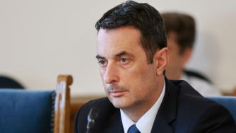 Гвоздейков търси начин да развали договорите по два жп проекта