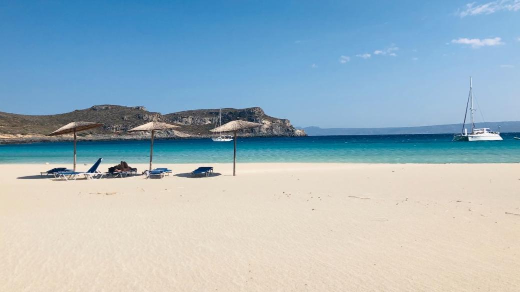 Защо „бунтът на плажните кърпи“ е толкова важен за туризма на Гърция?