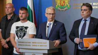 След преговори с „терористи“: Денков отстъпи пред зърнопроизводителите