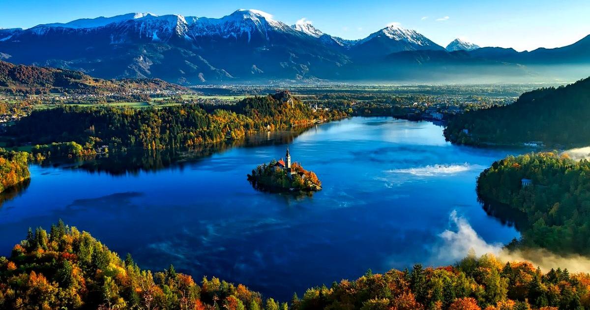 Нощите стават по-дълги, температурите падат, а във въздуха скоро ще