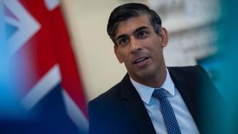 Британският премиер изглежда отлага зеления преход