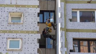 Кабинетът удължава данъчната отстъпка за санирани сгради